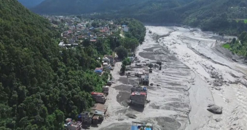 Imagem aérea mostra destruição causada por enchente no Nepal