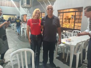 Visitantes posam para foto na Efapi 2026, em Santo Antônio da Platina