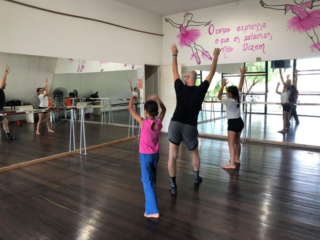 Jacarezinho oferece novas aulas de Dança Contemporânea e Jazz