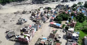 Destruição causada pelas enchentes na região de Nuwakot, no Nepal