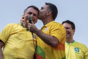 Após visita, Flávio fala em energia renovada para turno