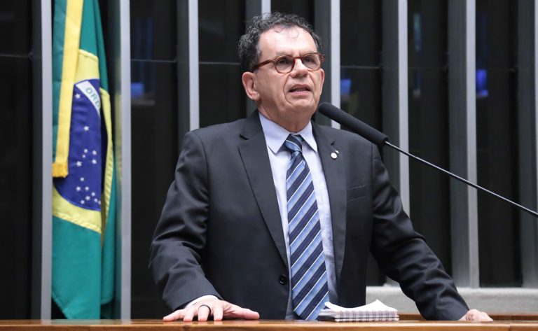Doenças metabólicas raras: projeto obriga SUS a manter estoque de suplementos