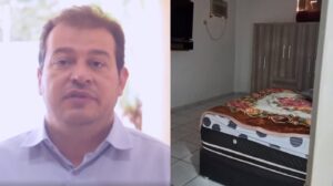 Um homem de camisa clara fala em frente a uma câmera ao lado de um quarto com cama e armário