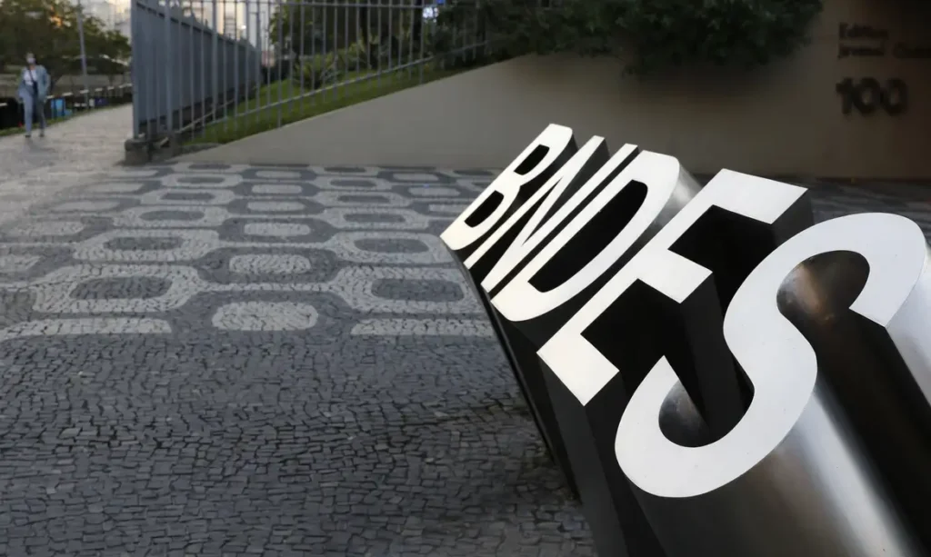 Paraná soma R$ 4,6 bi em crédito do Brasil Soberano